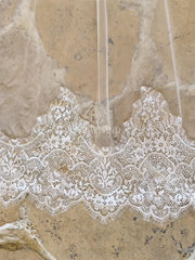 Chantilly Lace Trim Mantilla Veil, Eyelash Lace Wedding Veil with Comb, Fairy Mantilla Veil Chantilly Lace, Veil Cathedral, Bridal Headpiece