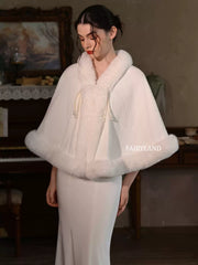 Elegant Faux Fur Bridal Cape – Winter Wedding Shawl with Soft Plush Trim & Warm Hooded Design