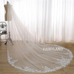 Cathedral Length Wedding Veil with Floral Lace Appliqué – Long Bridal Veil with Elegant Lace Edge