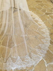 Chantilly Lace Trim Mantilla Veil, Eyelash Lace Wedding Veil with Comb, Fairy Mantilla Veil Chantilly Lace, Veil Cathedral, Bridal Headpiece