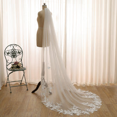 Chapel-Length Bridal Veil with Blooming Flower Lace Appliqués