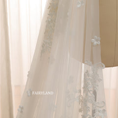 Scattered 3D Flower Lace Appliques Wedding Veil With Mesh