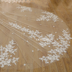 Elegant Champagne Tulle Wedding Veil with Delicate Floral Lace Embroidery