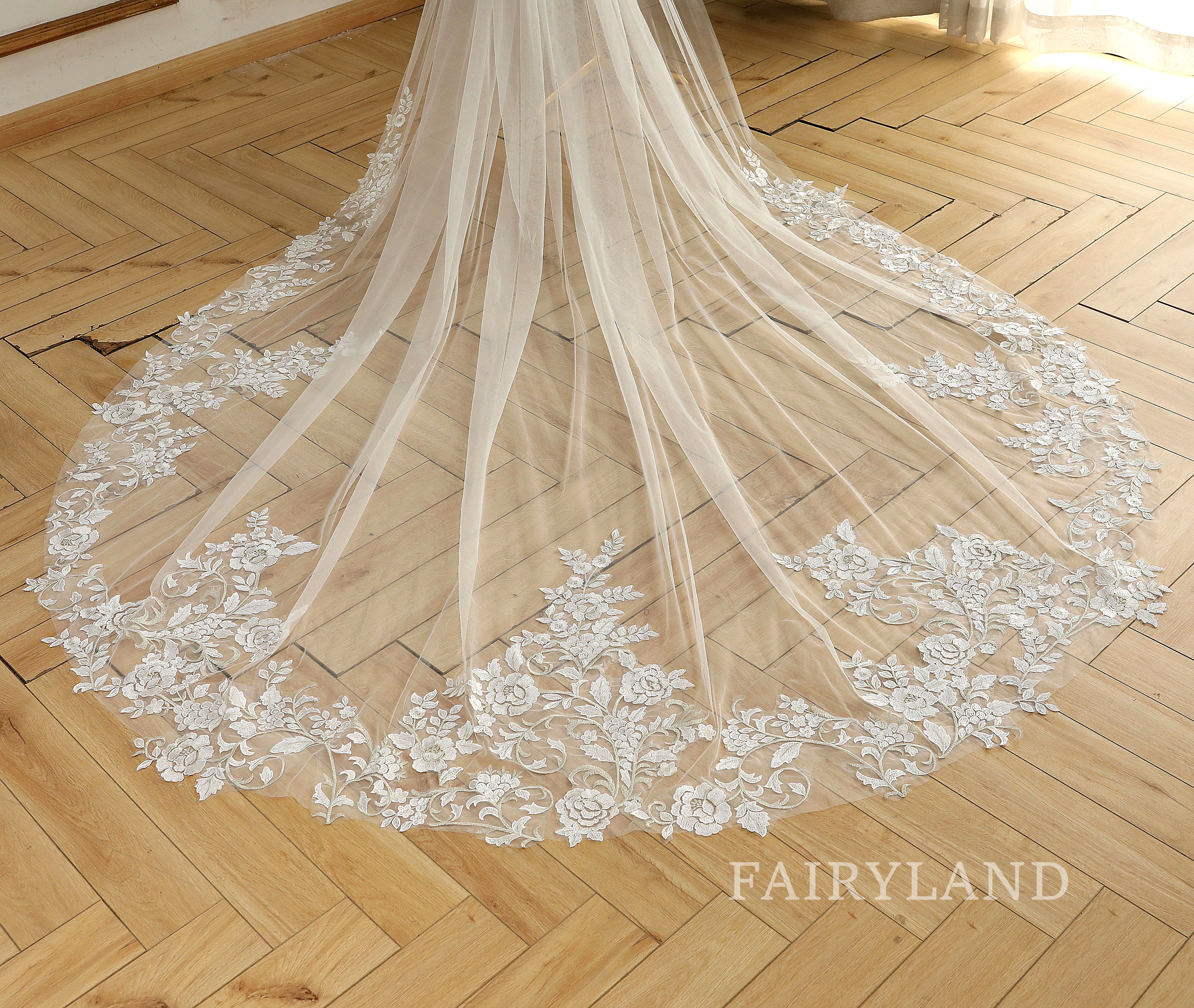 Ivory 137'' 1 Layer Lace Edge Elegant Vintage Long Wedding Bridal Veil With Comb