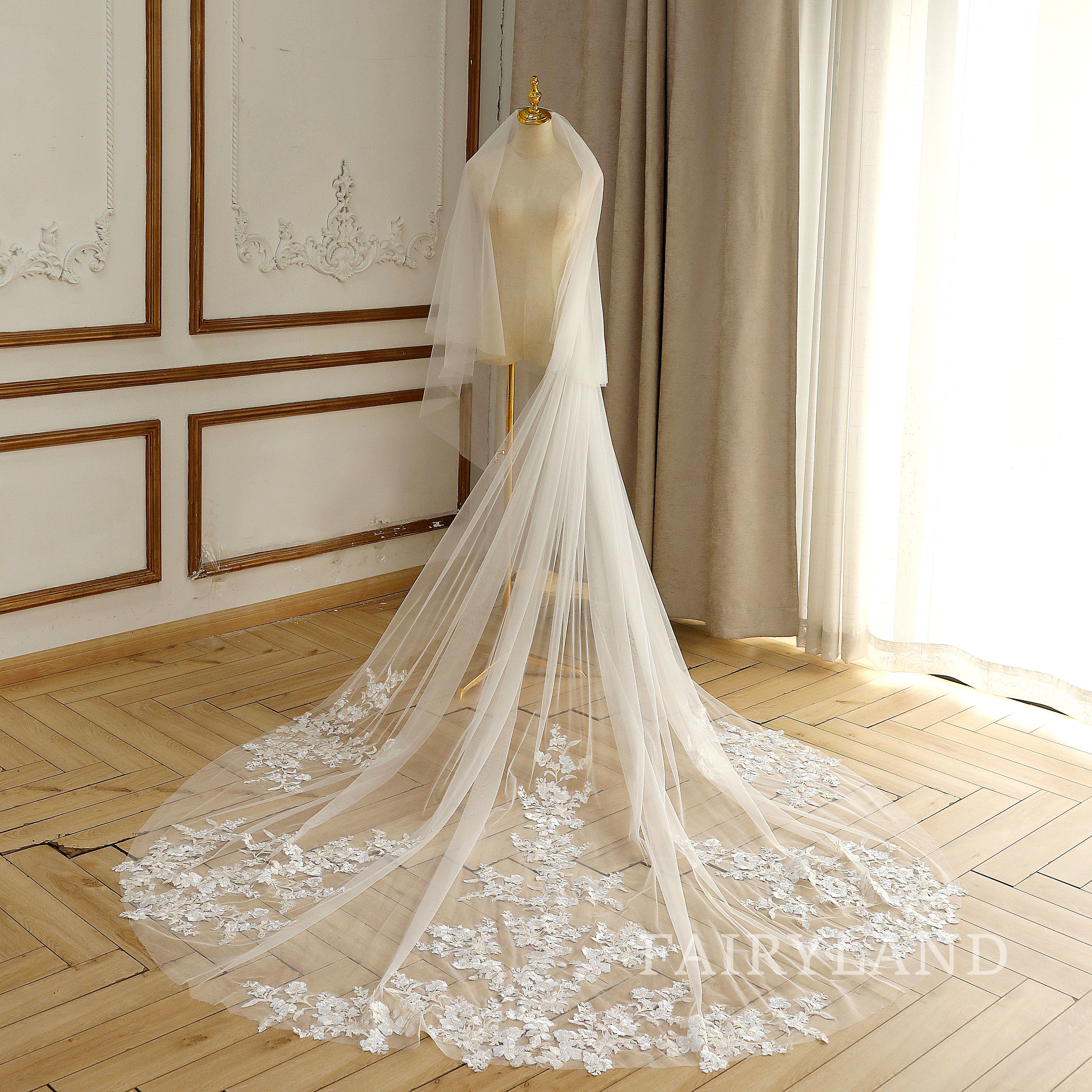 2 Layers lace appliques long tulle cathedral outdoor Wedding Veil