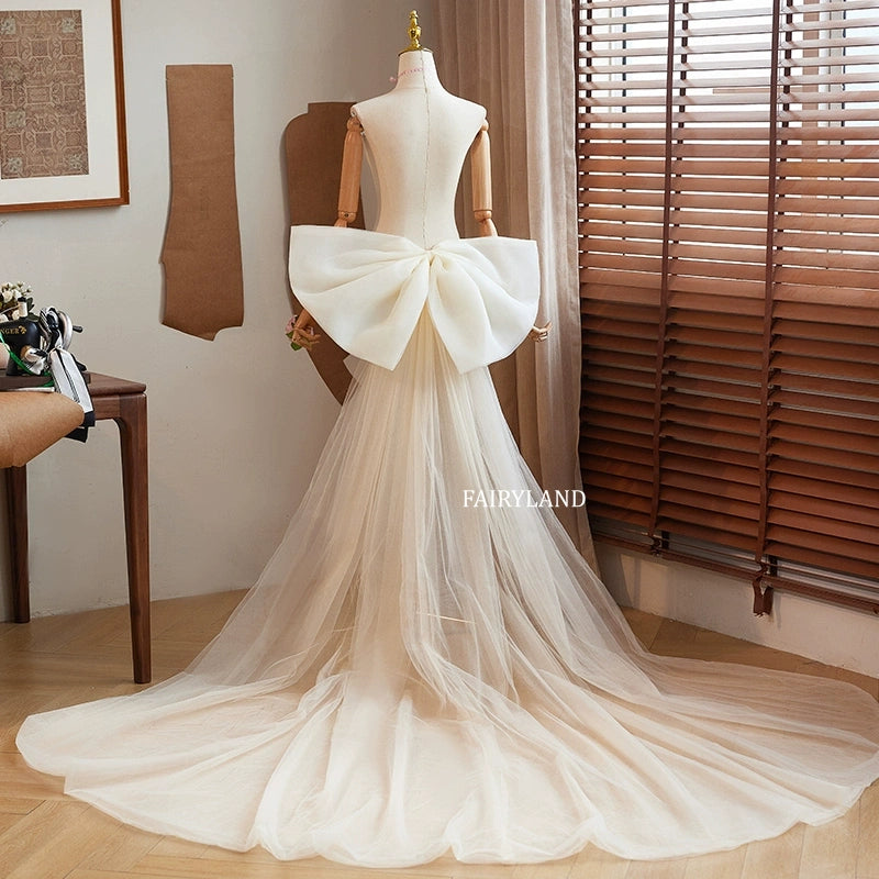 Ivory Tulle Bridal Train with Sculpted Oversized Bow – Elegant Photoshoot Gown by FAIRYLAND