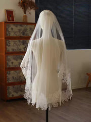 Elegant Lace Edge Wedding Veil – Soft Tulle Bridal Veil with Leaf Embroidered Trim
