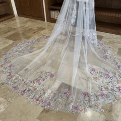 Glamorous Sequin Flower Mantilla Veil. Soft Tulle Flower Trim Wedding Veil. Elegant Bridal Veil with Floral Applique. One Piece Veil.