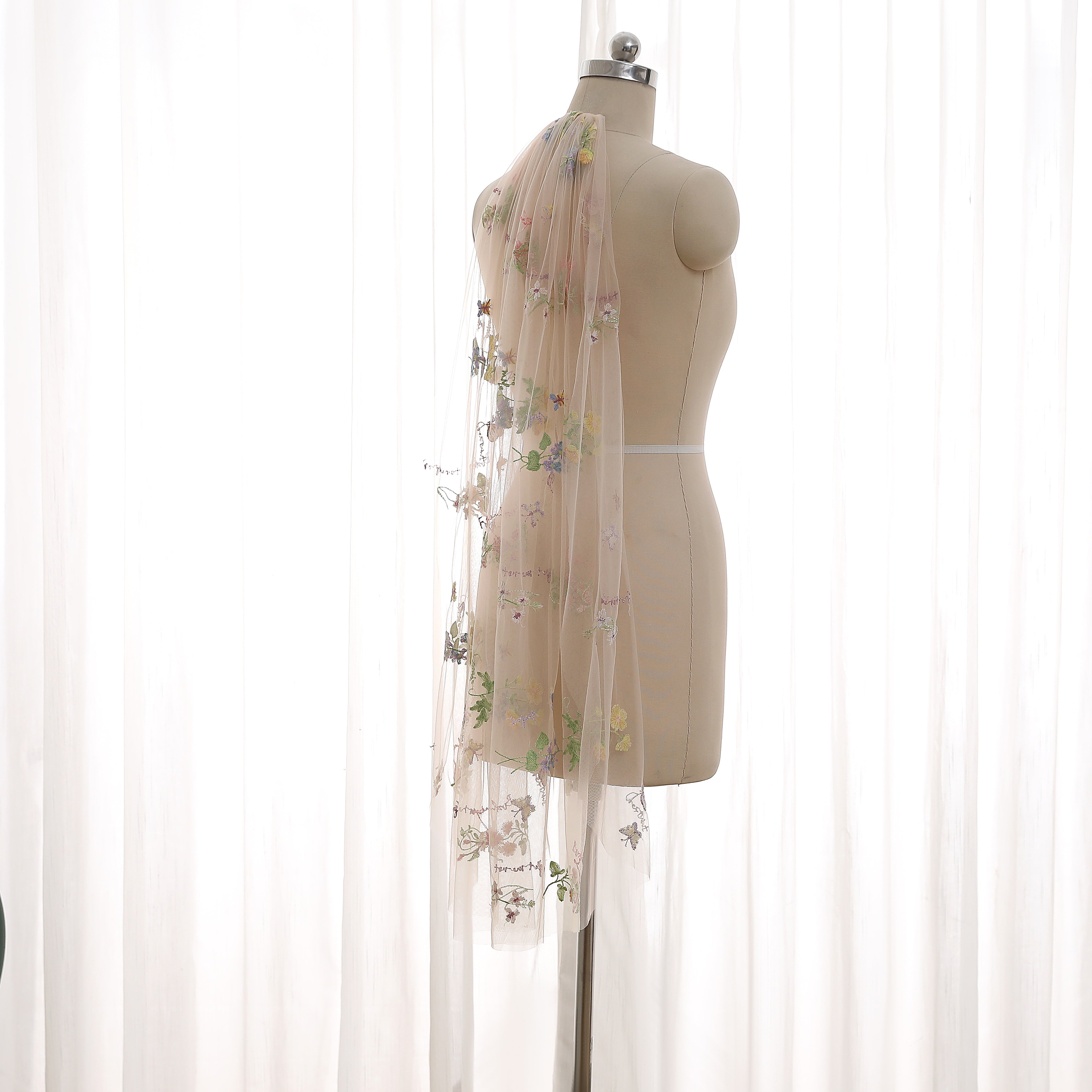 Floral Embroidered Tulle Veil – Lightweight Sheer Wedding Accessory for Brides