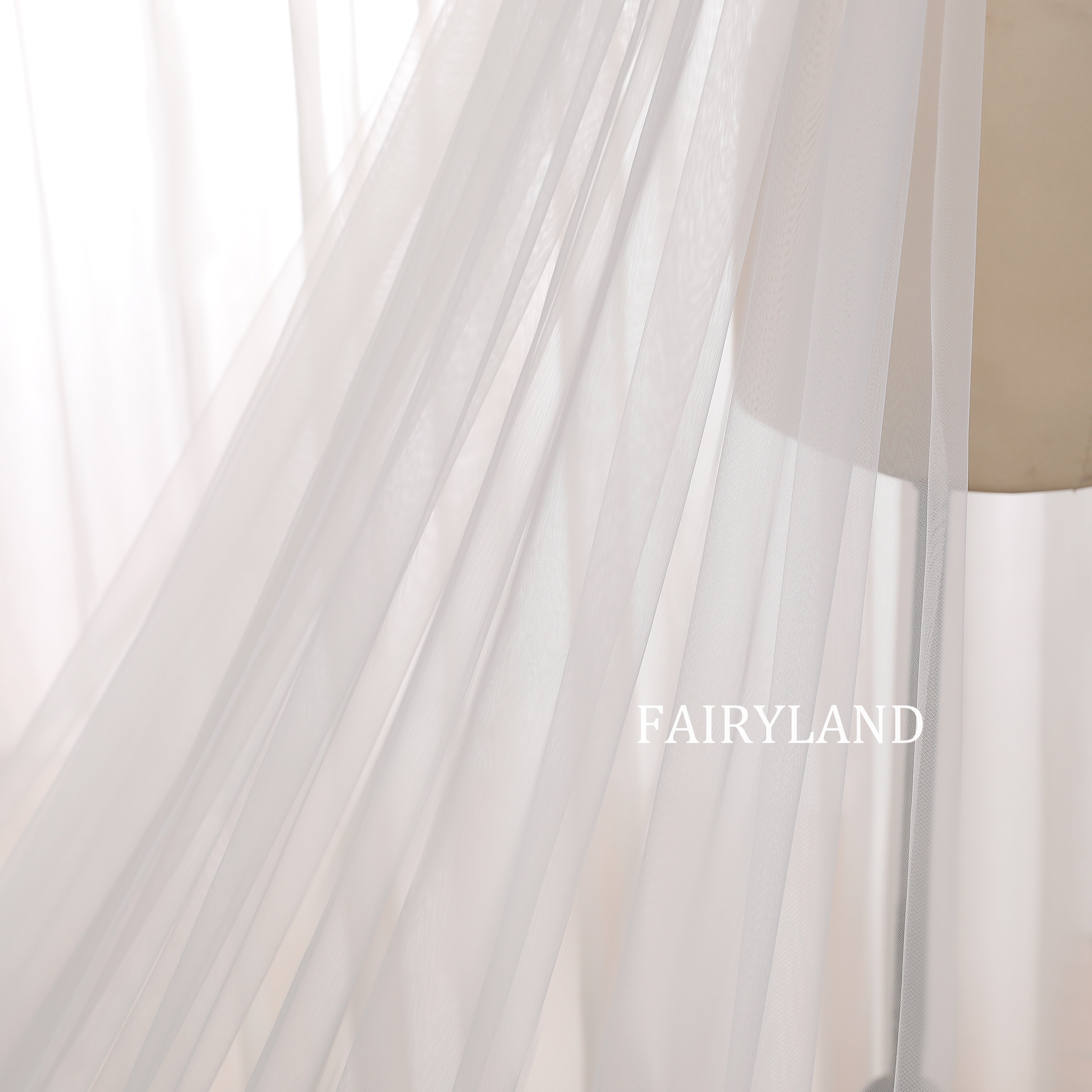 Cathedral Length Wedding Veil with Floral Lace Appliqué – Long Bridal Veil with Elegant Lace Edge