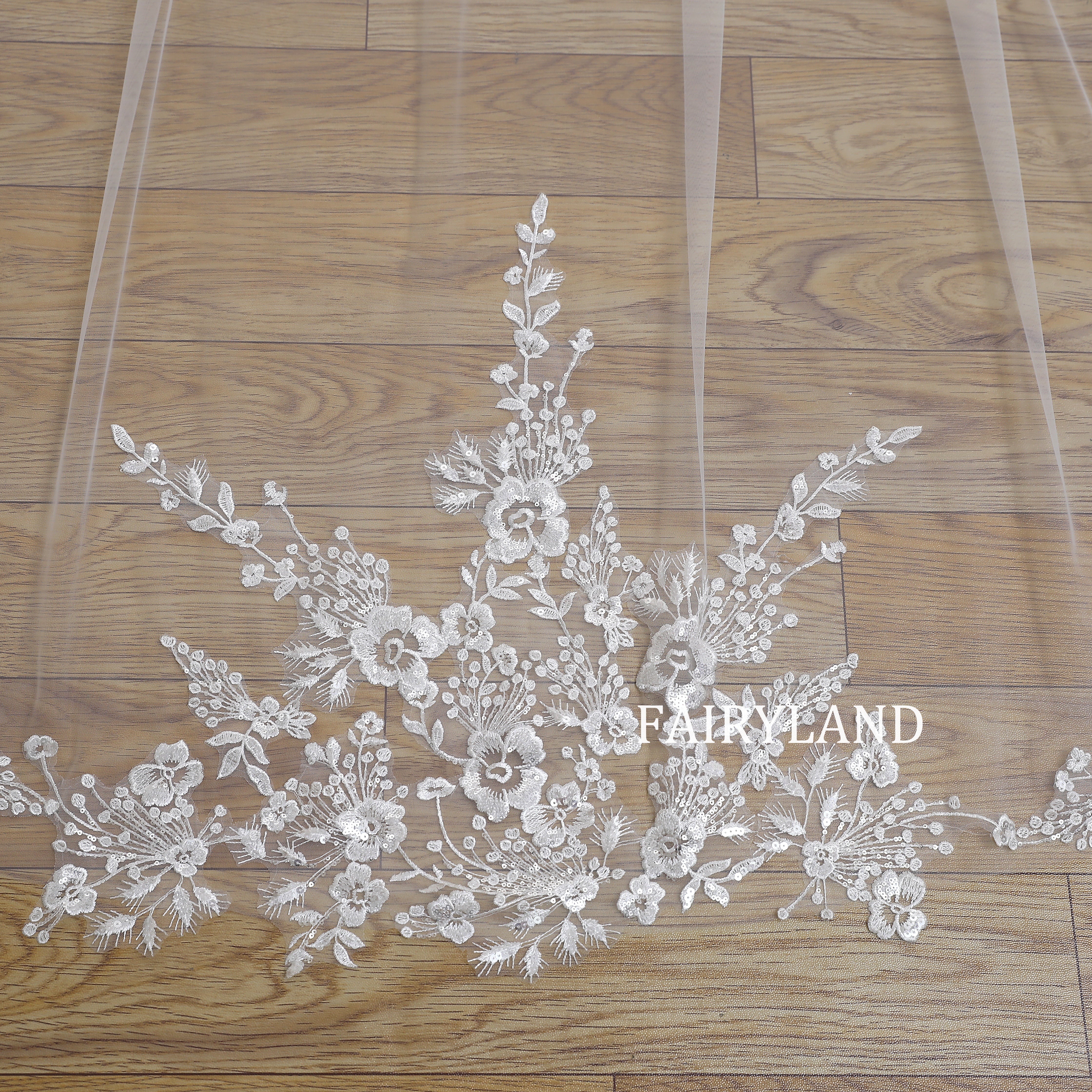 Cathedral Length Wedding Veil with Floral Lace Appliqué – Long Bridal Veil with Elegant Lace Edge