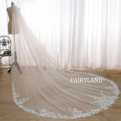 Cathedral Length Wedding Veil with Floral Lace Appliqué – Long Bridal Veil with Elegant Lace Edge