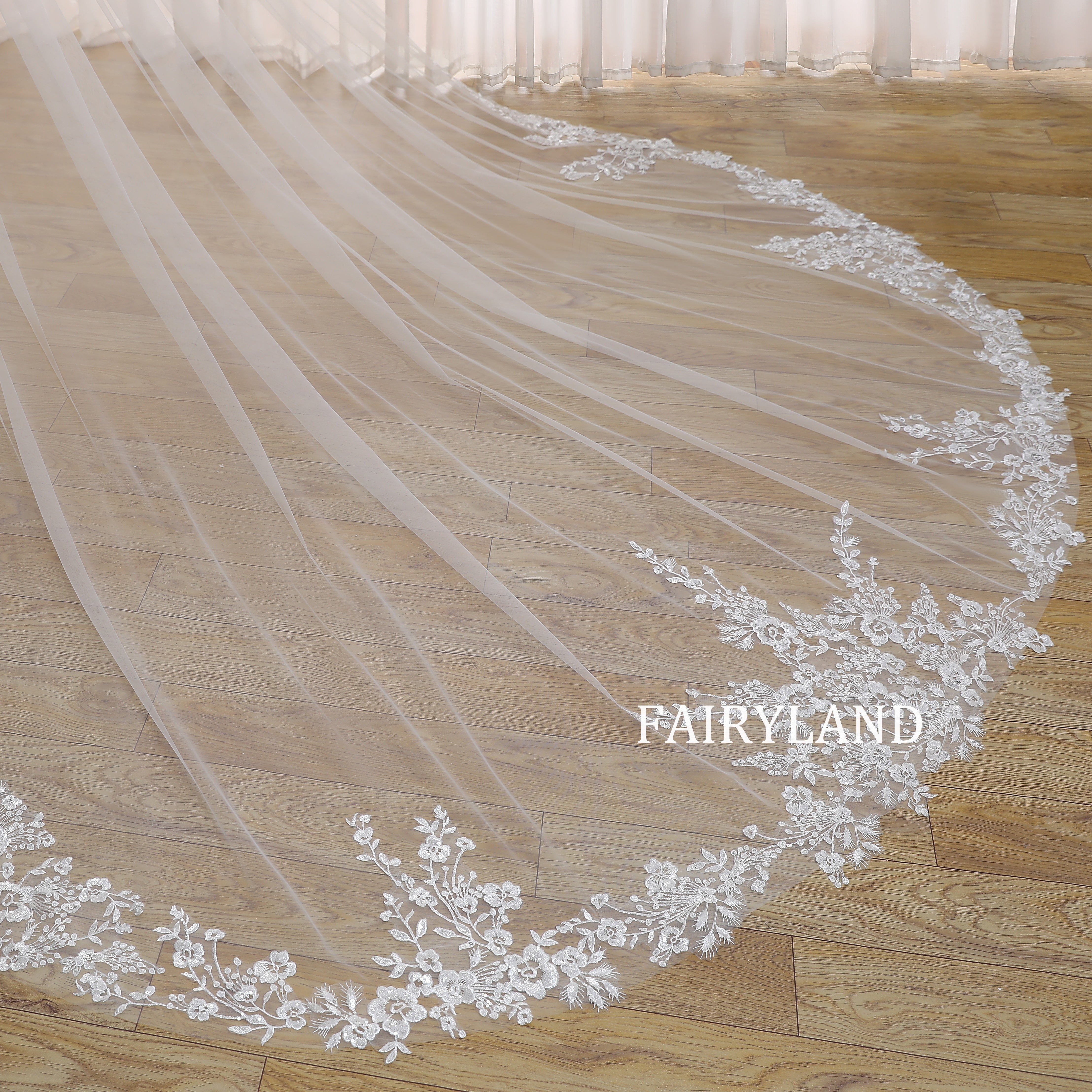 Cathedral Length Wedding Veil with Floral Lace Appliqué – Long Bridal Veil with Elegant Lace Edge