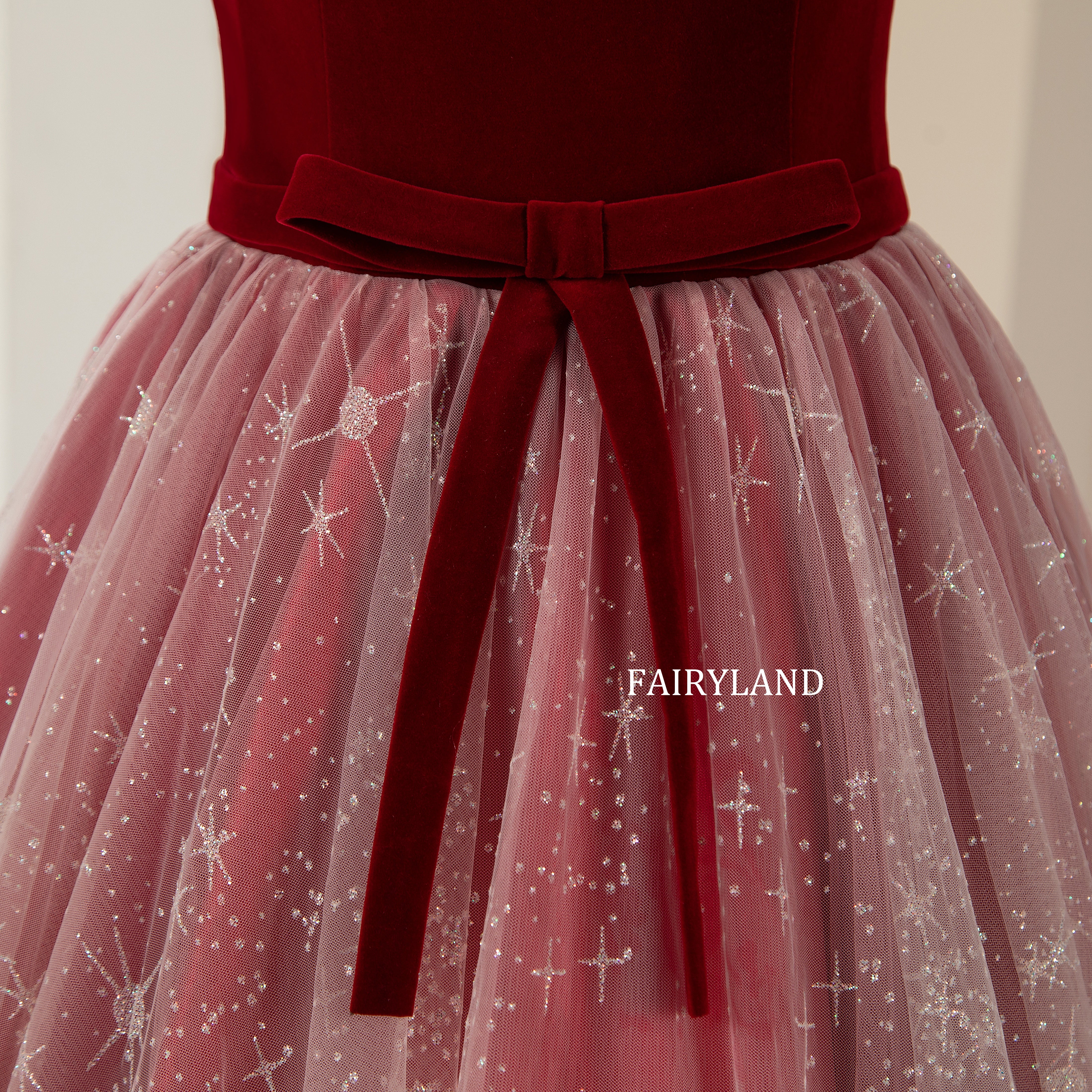 Chic Sweet Bow Red Velvet Short Sleeves Prom Dresses With Starry Tulle