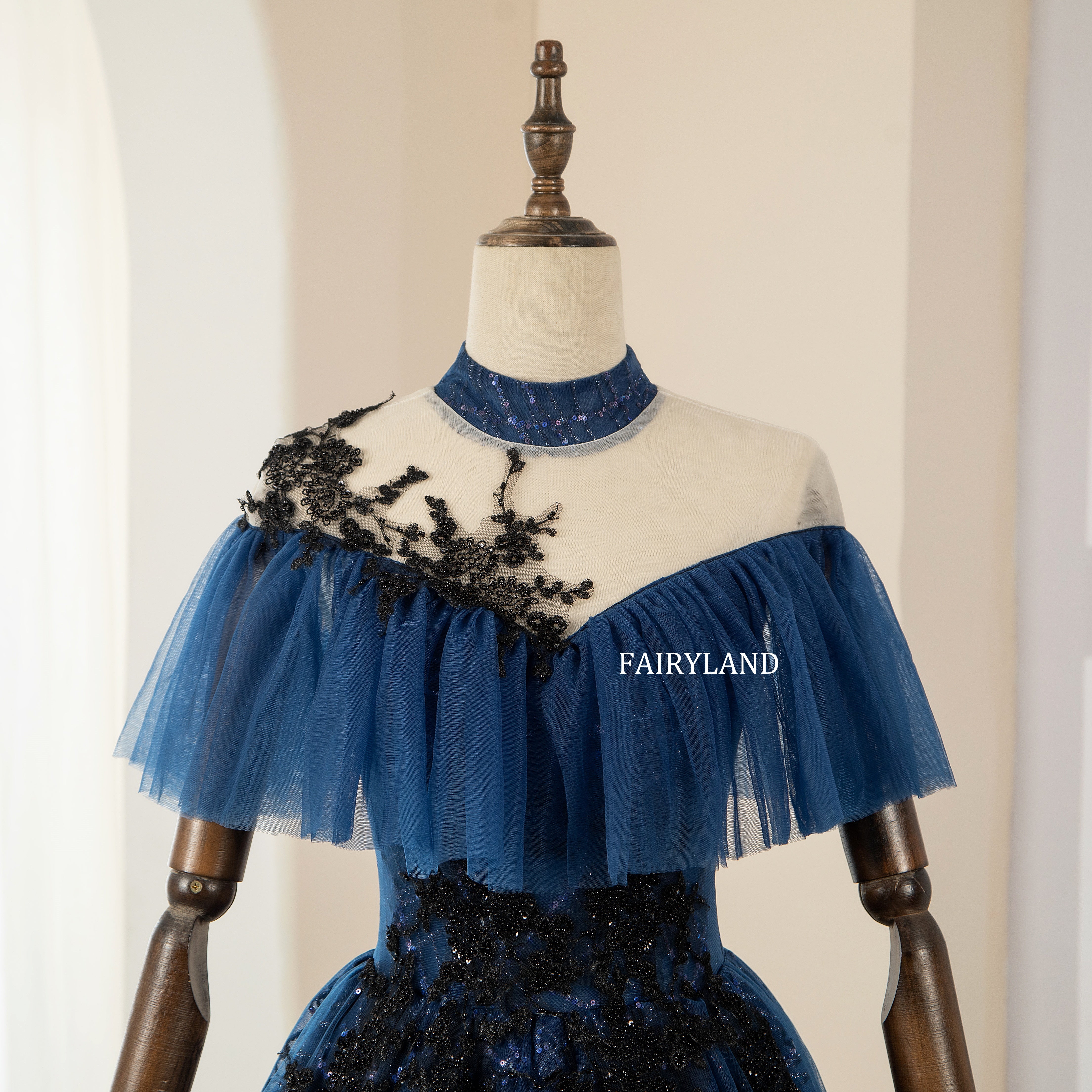Halter Navy Blue Lace Appliques Prom Dresses With Sequins