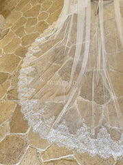 Chantilly Lace Trim Mantilla Veil, Eyelash Lace Wedding Veil with Comb, Fairy Mantilla Veil Chantilly Lace, Veil Cathedral, Bridal Headpiece