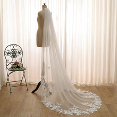 Chapel-Length Bridal Veil with Blooming Flower Lace Appliqués