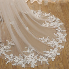Chapel-Length Bridal Veil with Blooming Flower Lace Appliqués