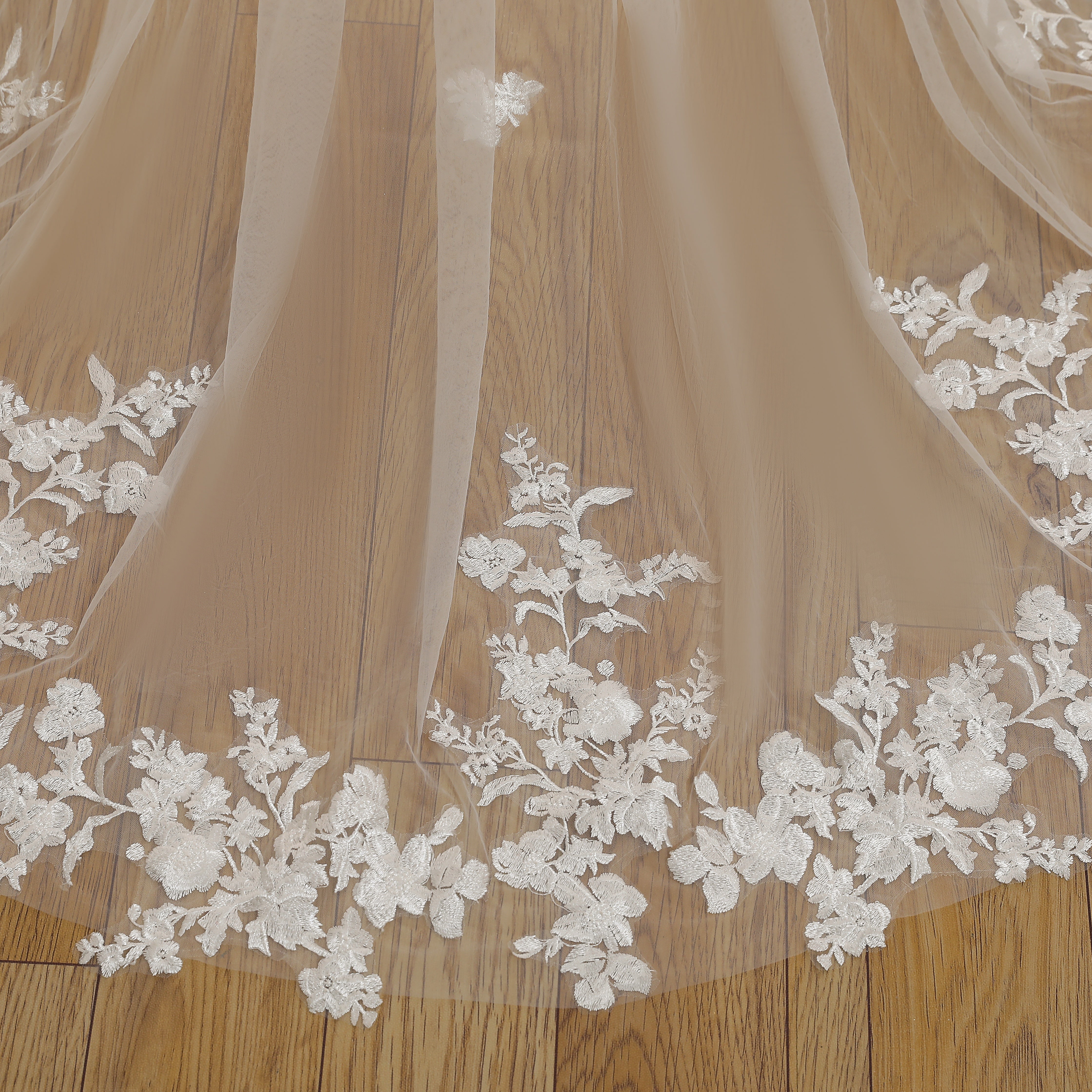 Chapel-Length Bridal Veil with Blooming Flower Lace Appliqués