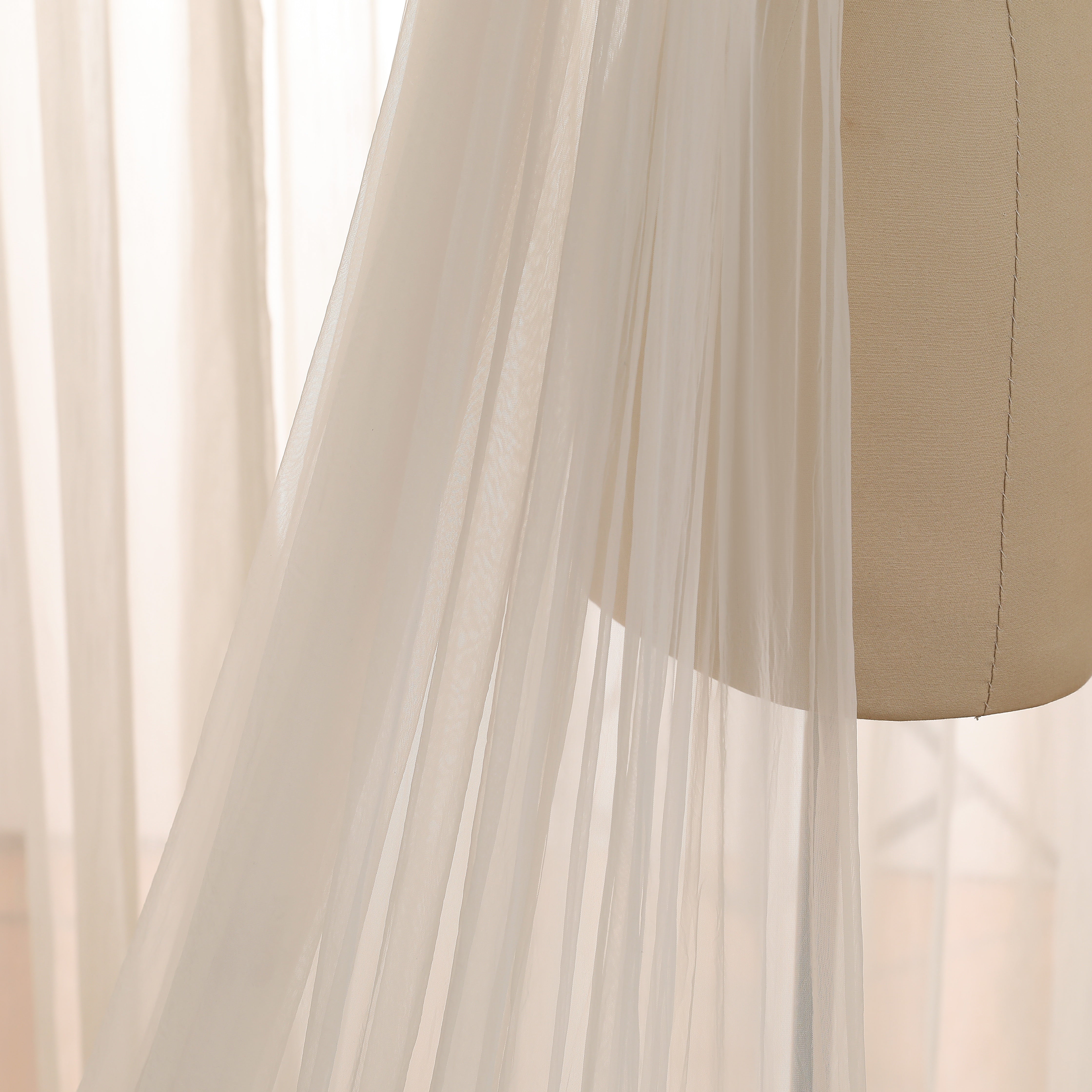 Chapel-Length Bridal Veil with Blooming Flower Lace Appliqués