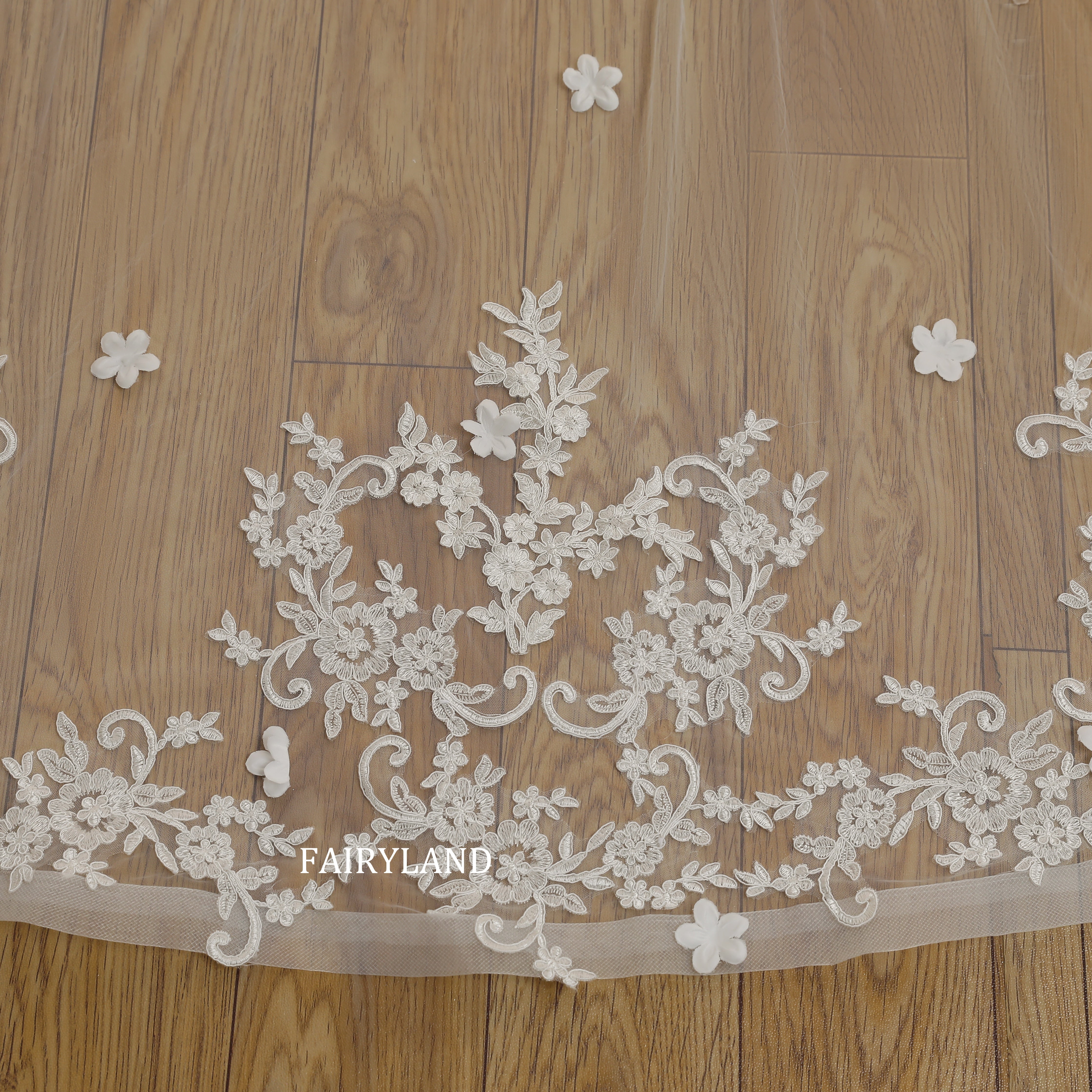 Scattered 3D Flower Lace Appliques Wedding Veil With Mesh