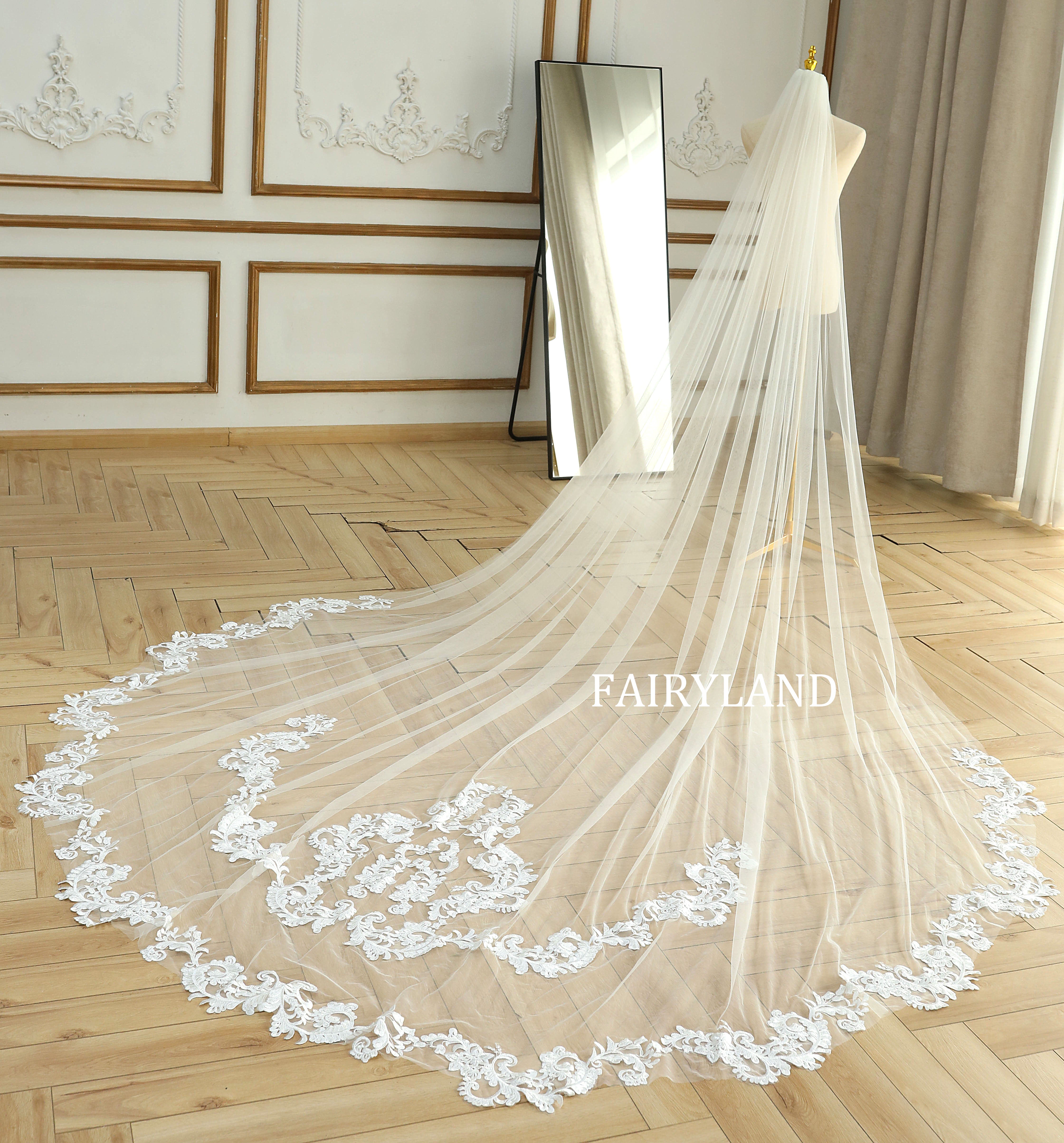 Personalized One-layer Vintage Long Lace Wedding Veil