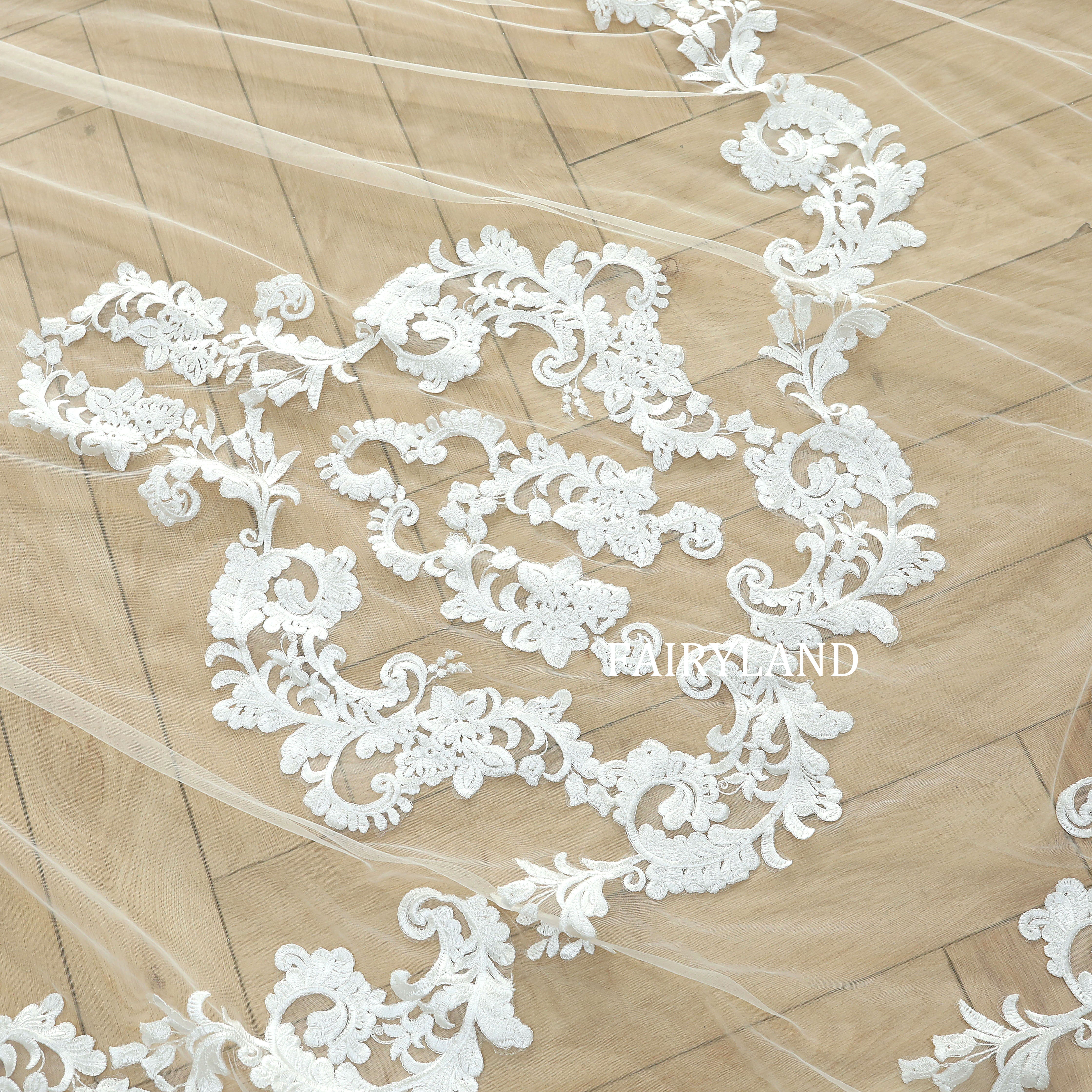 Personalized One-layer Vintage Long Lace Wedding Veil