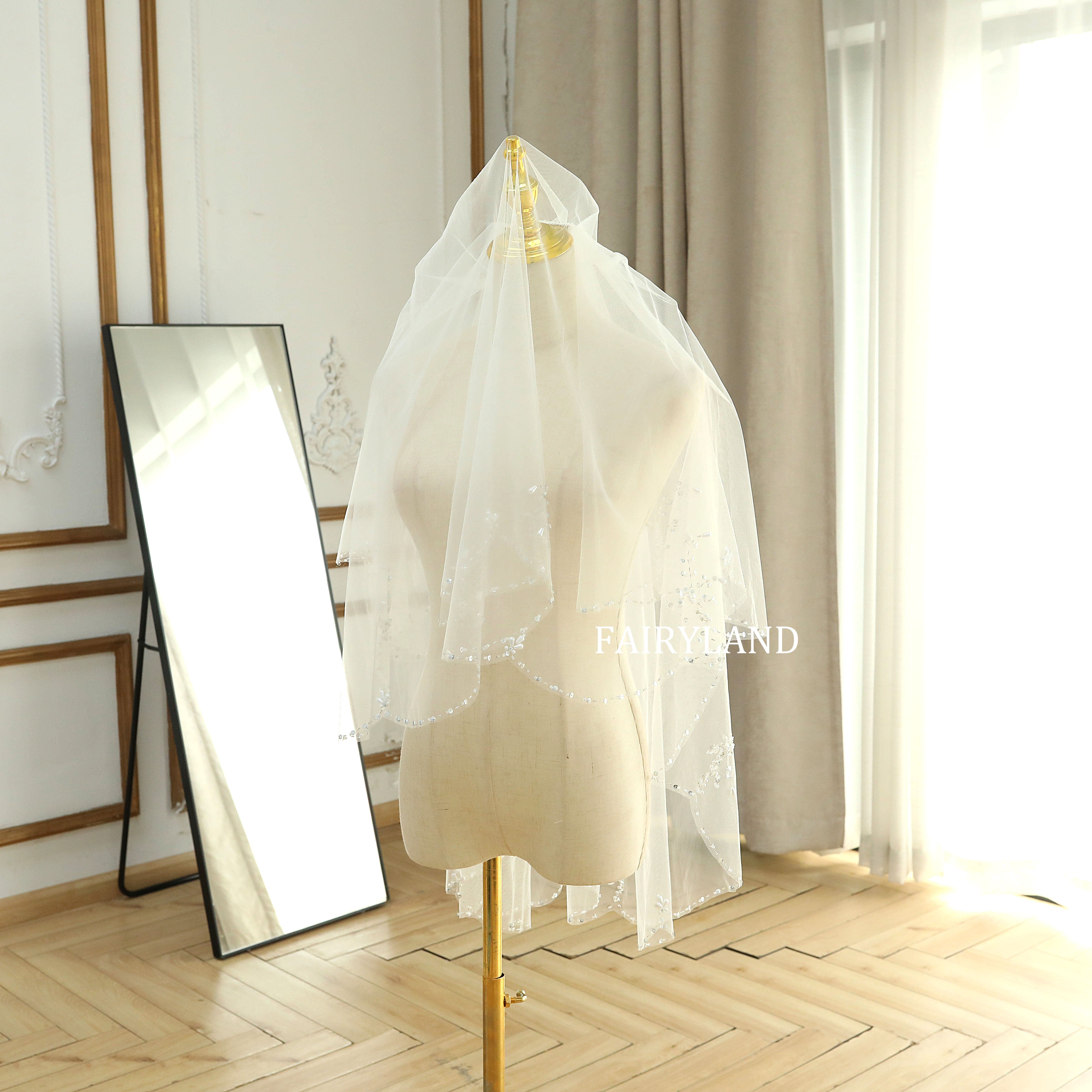2 Tiers Horsehair Trim Simple Wedding Veil with Blusher
