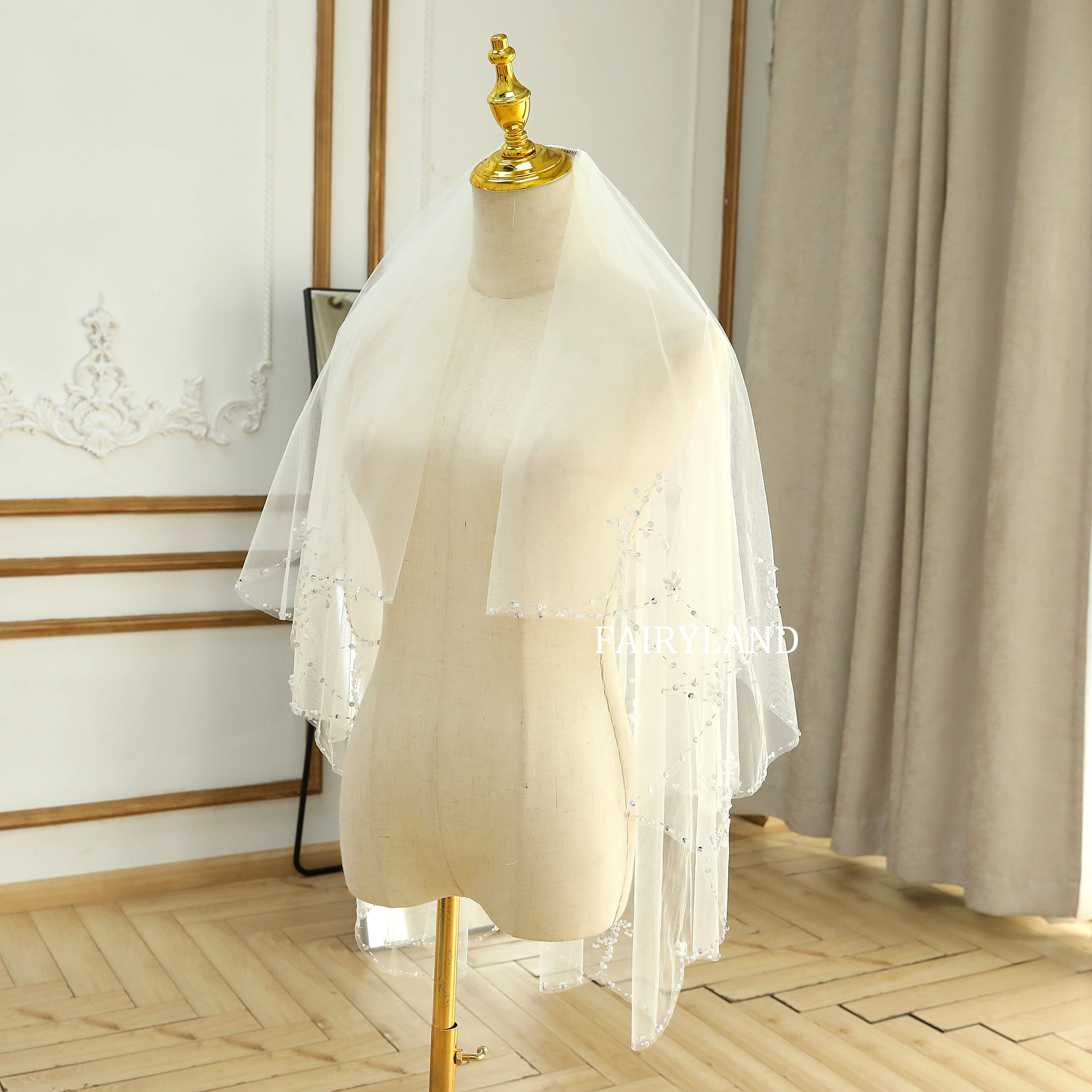 2 Tiers Horsehair Trim Simple Wedding Veil with Blusher