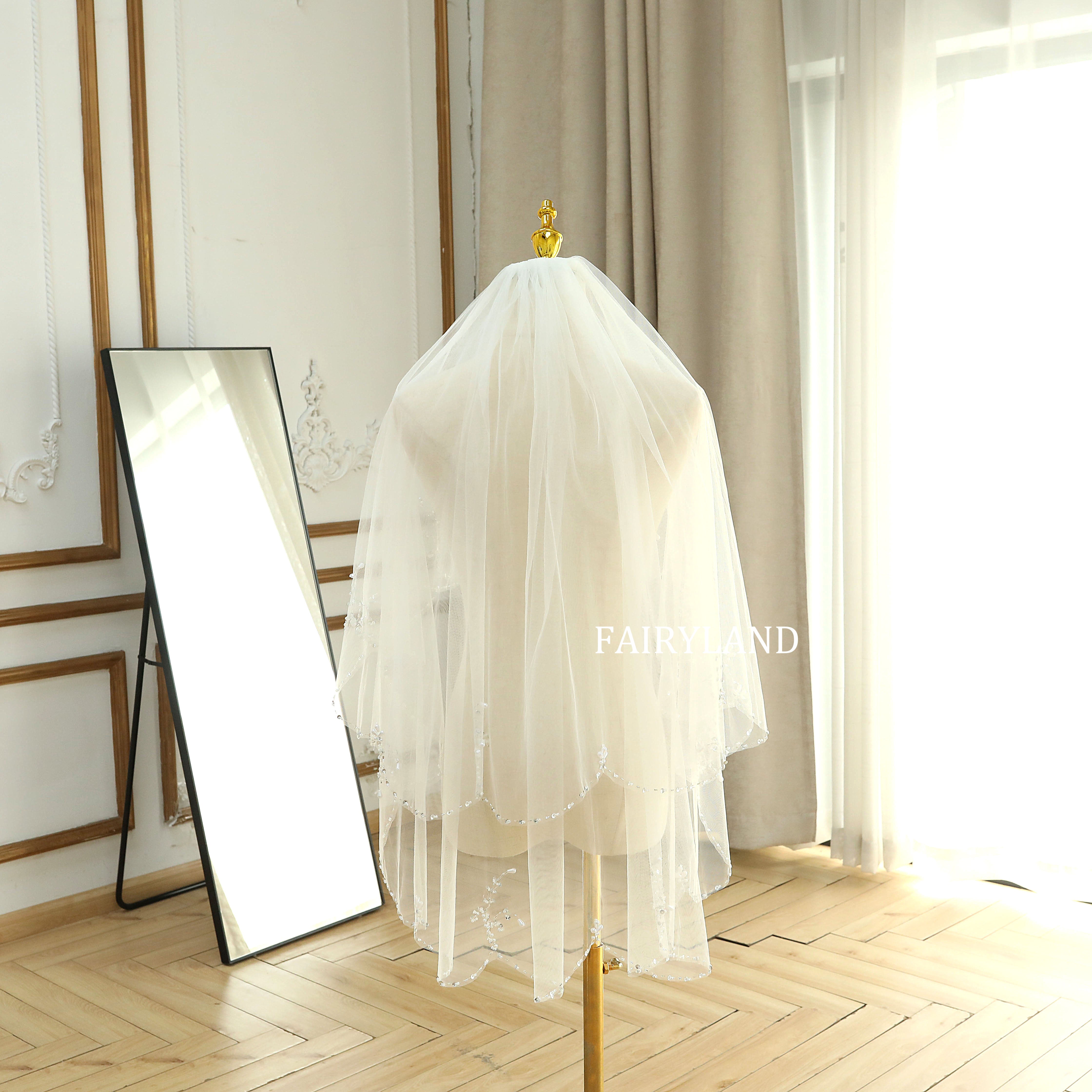 2 Tiers Horsehair Trim Simple Wedding Veil with Blusher