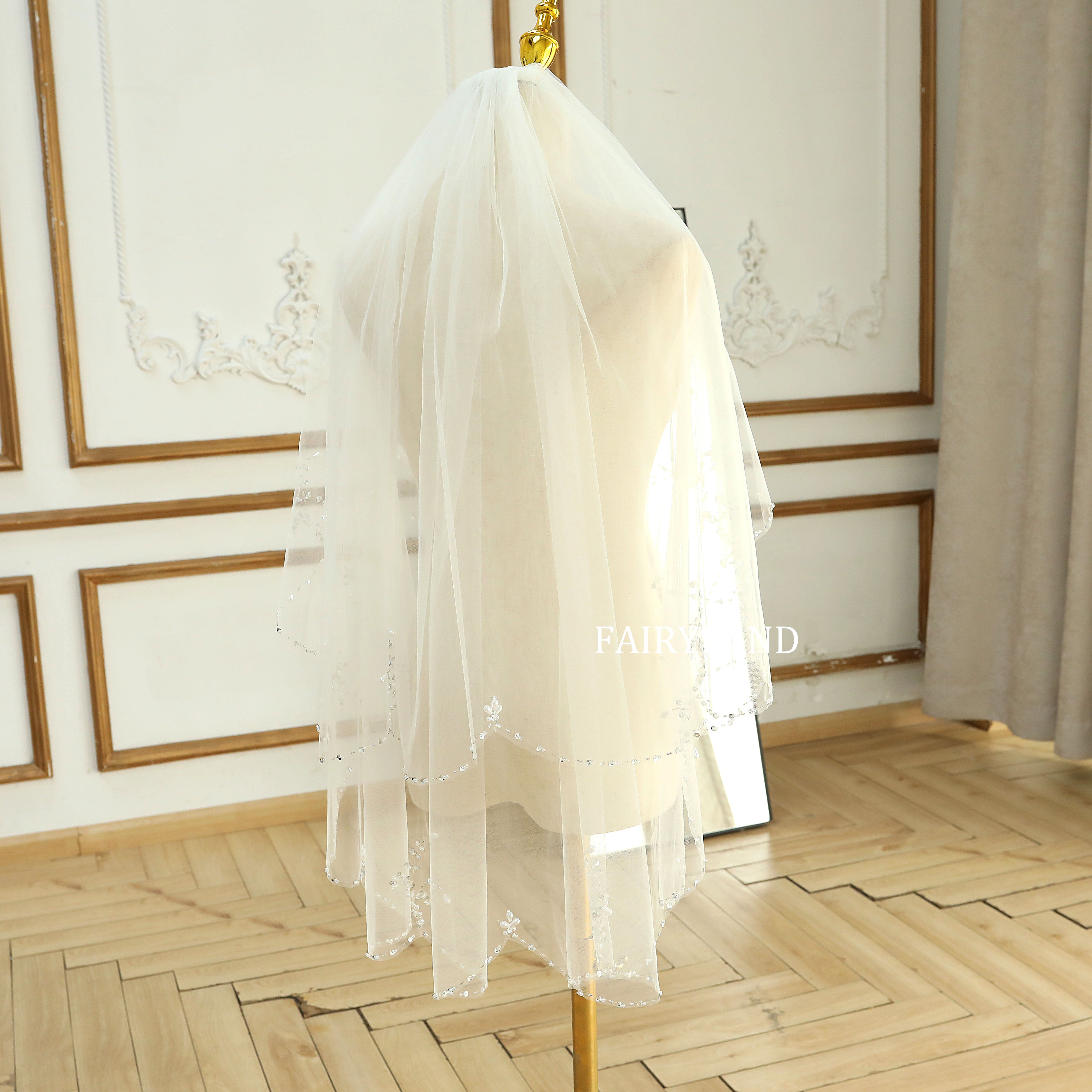 2 Tiers Horsehair Trim Simple Wedding Veil with Blusher