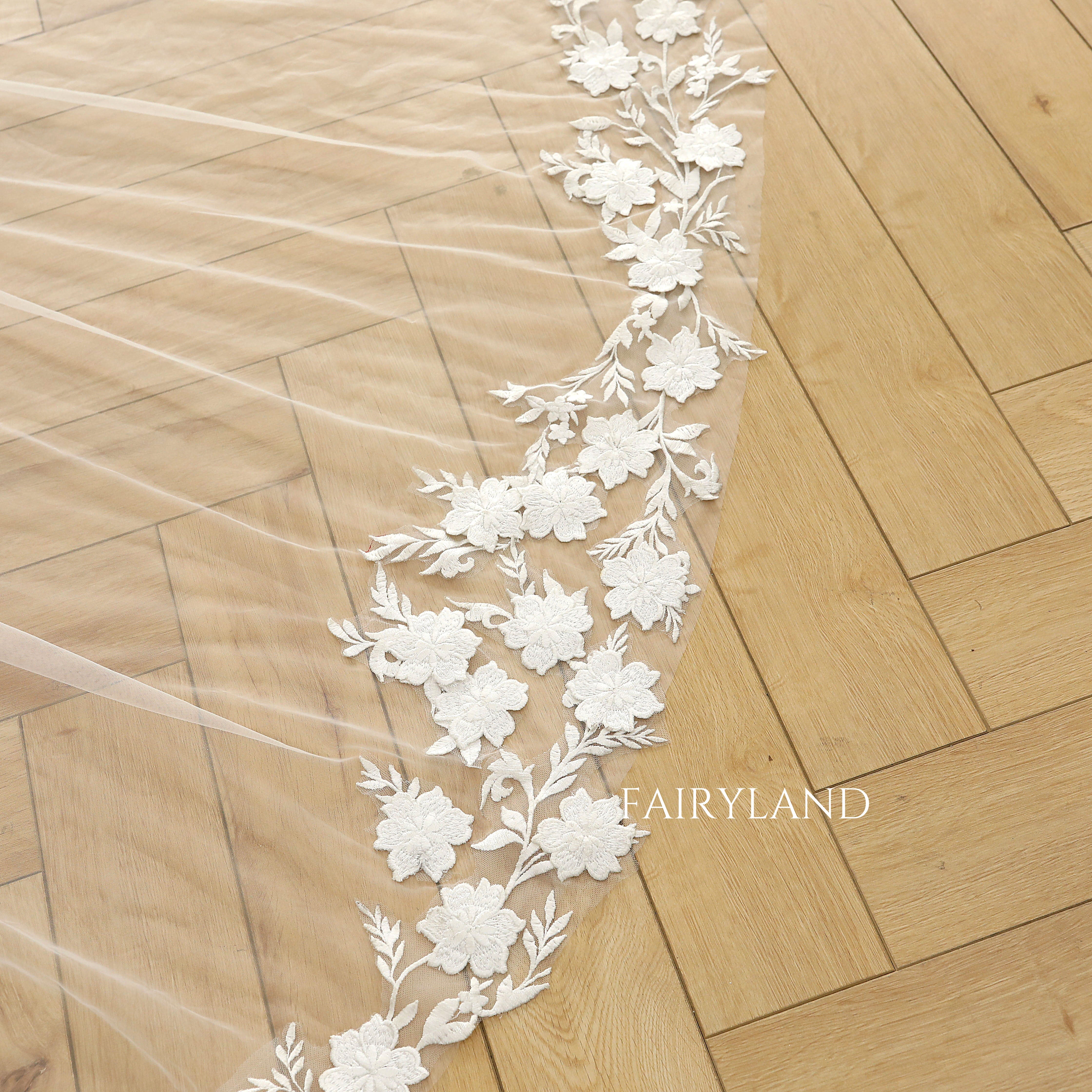 One-layer Cathedral Flower Lace Wedding Veil With Comb