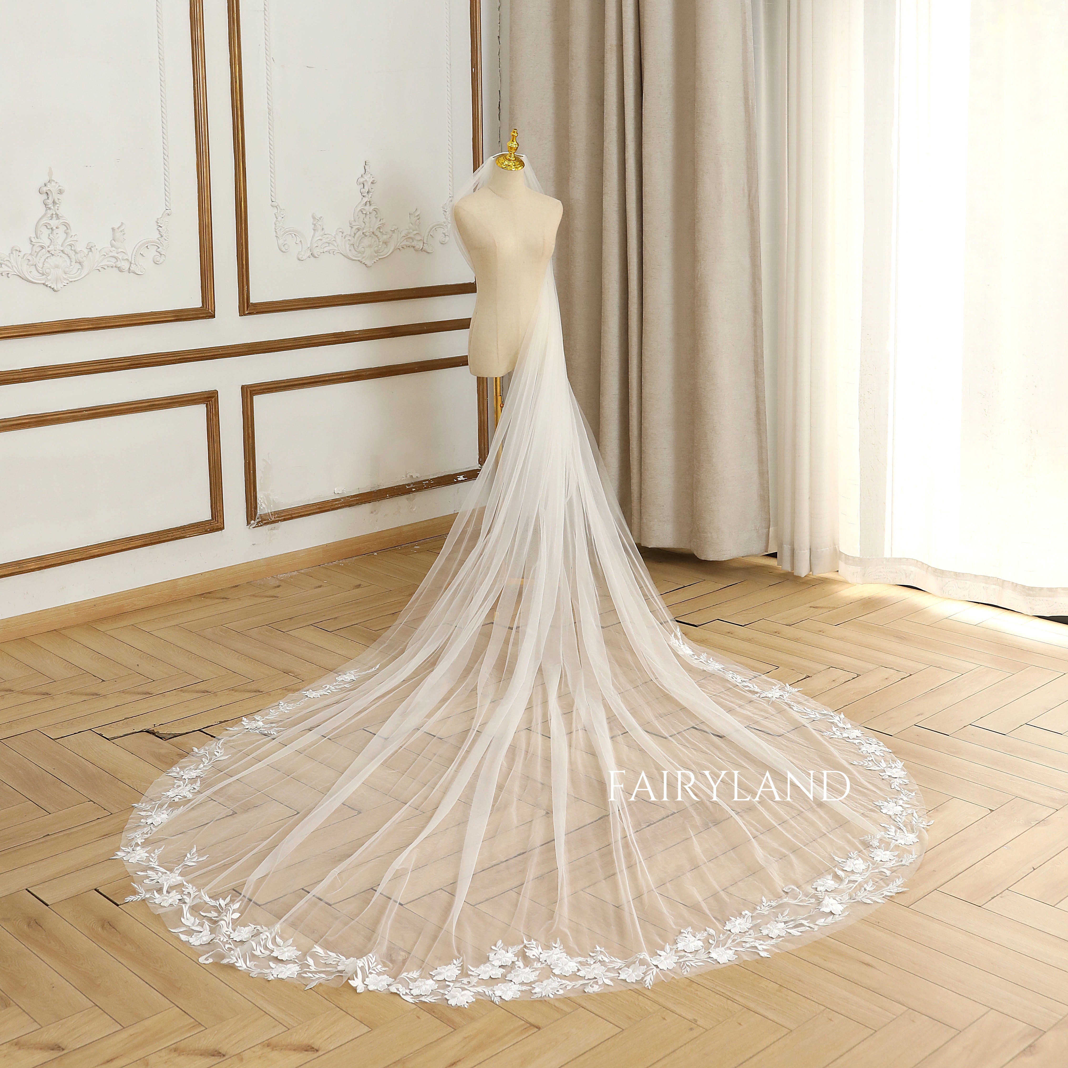 One-layer Cathedral Flower Lace Wedding Veil With Comb