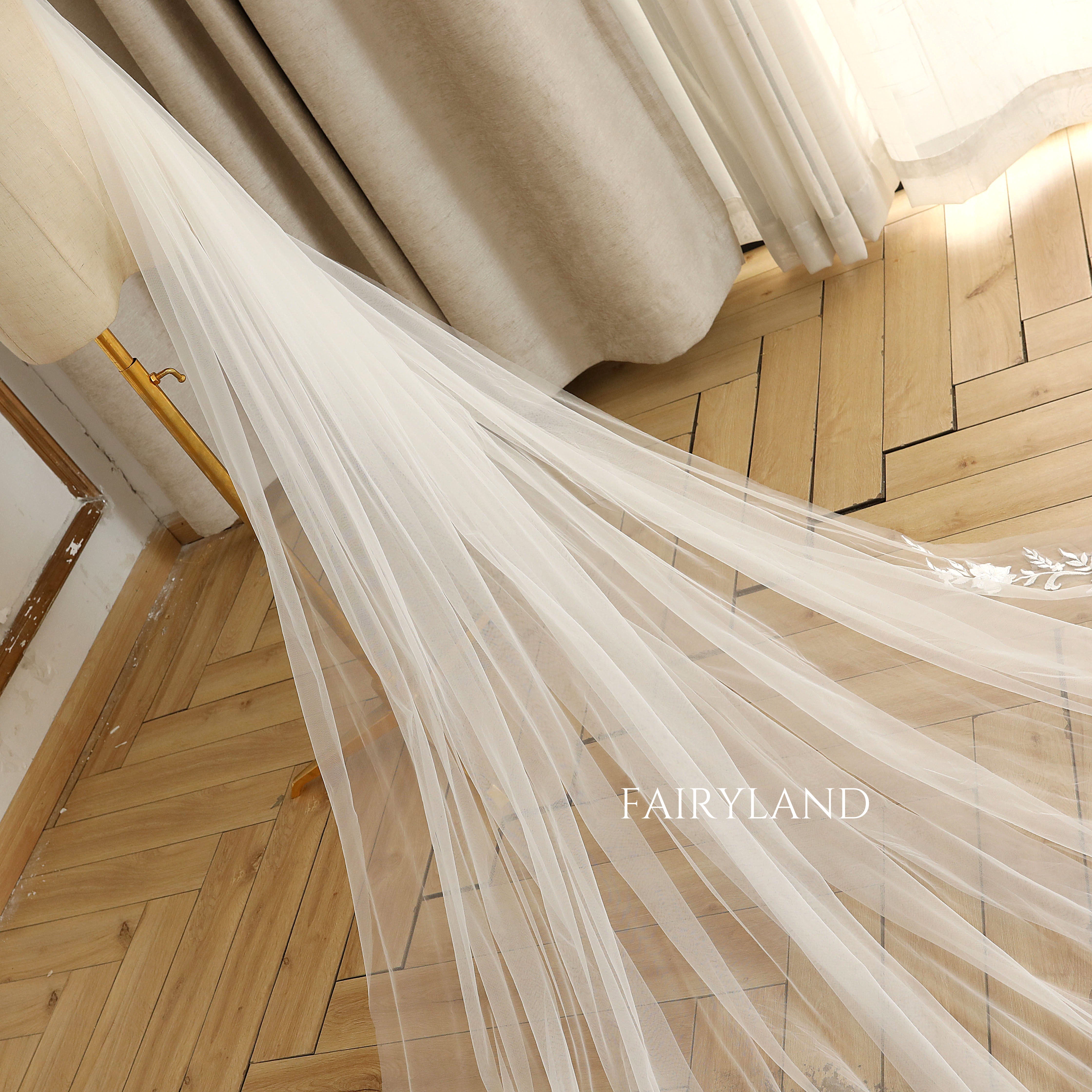 One-layer Cathedral Flower Lace Wedding Veil With Comb