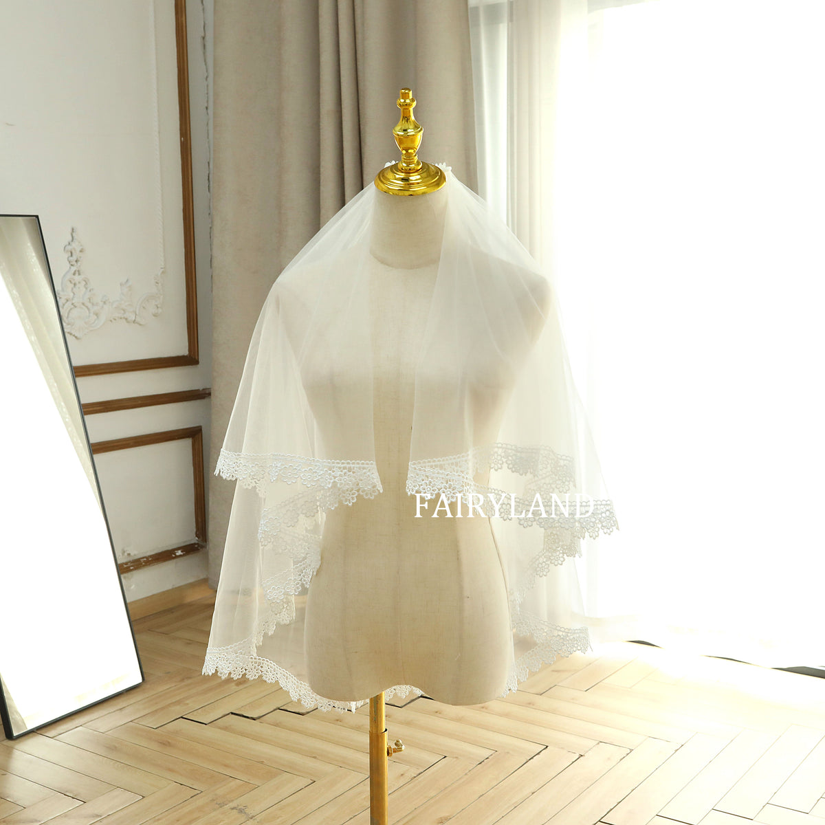 Floral Lace Trim Wedding Short Veil With Blusher