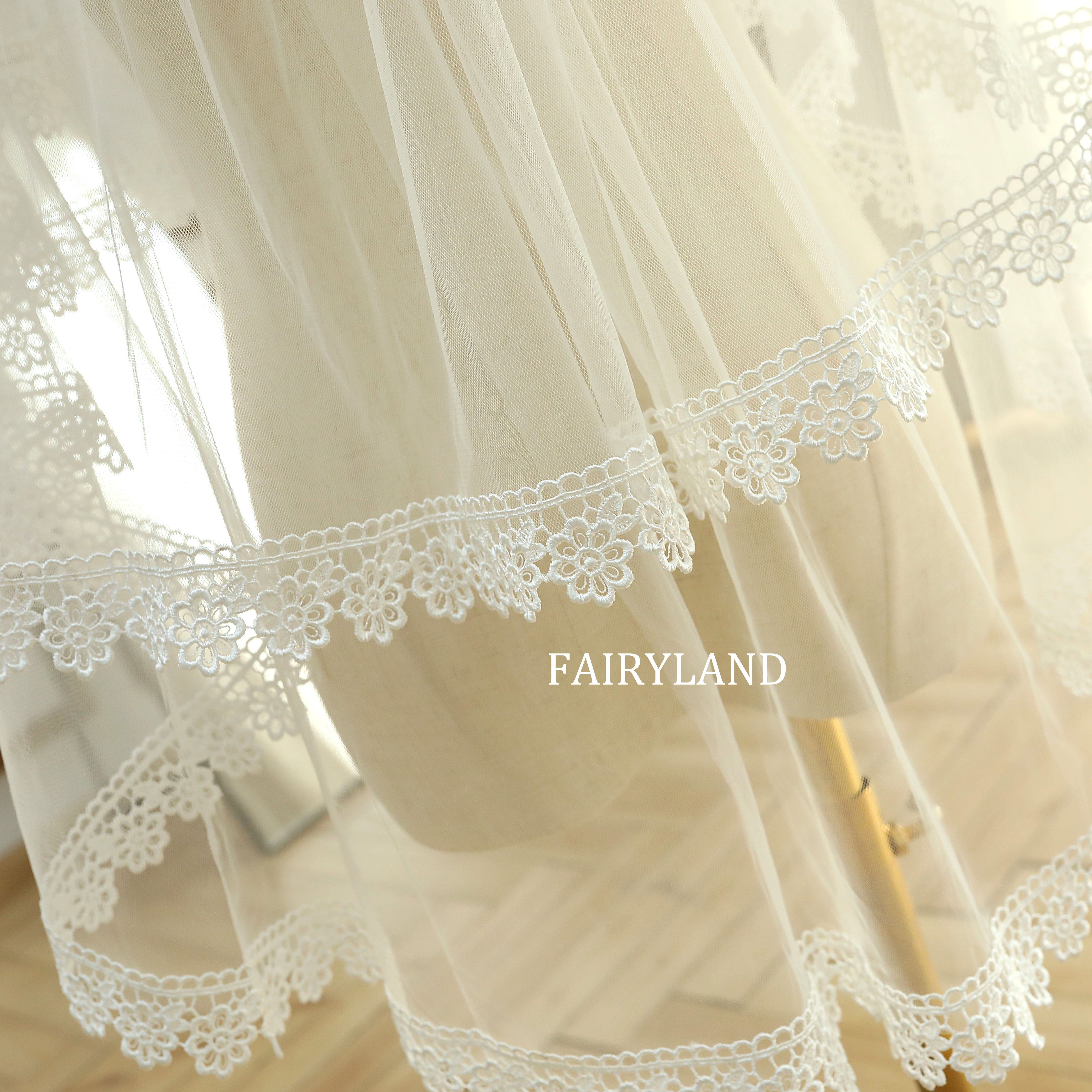 Floral Lace Trim Wedding Short Veil With Blusher